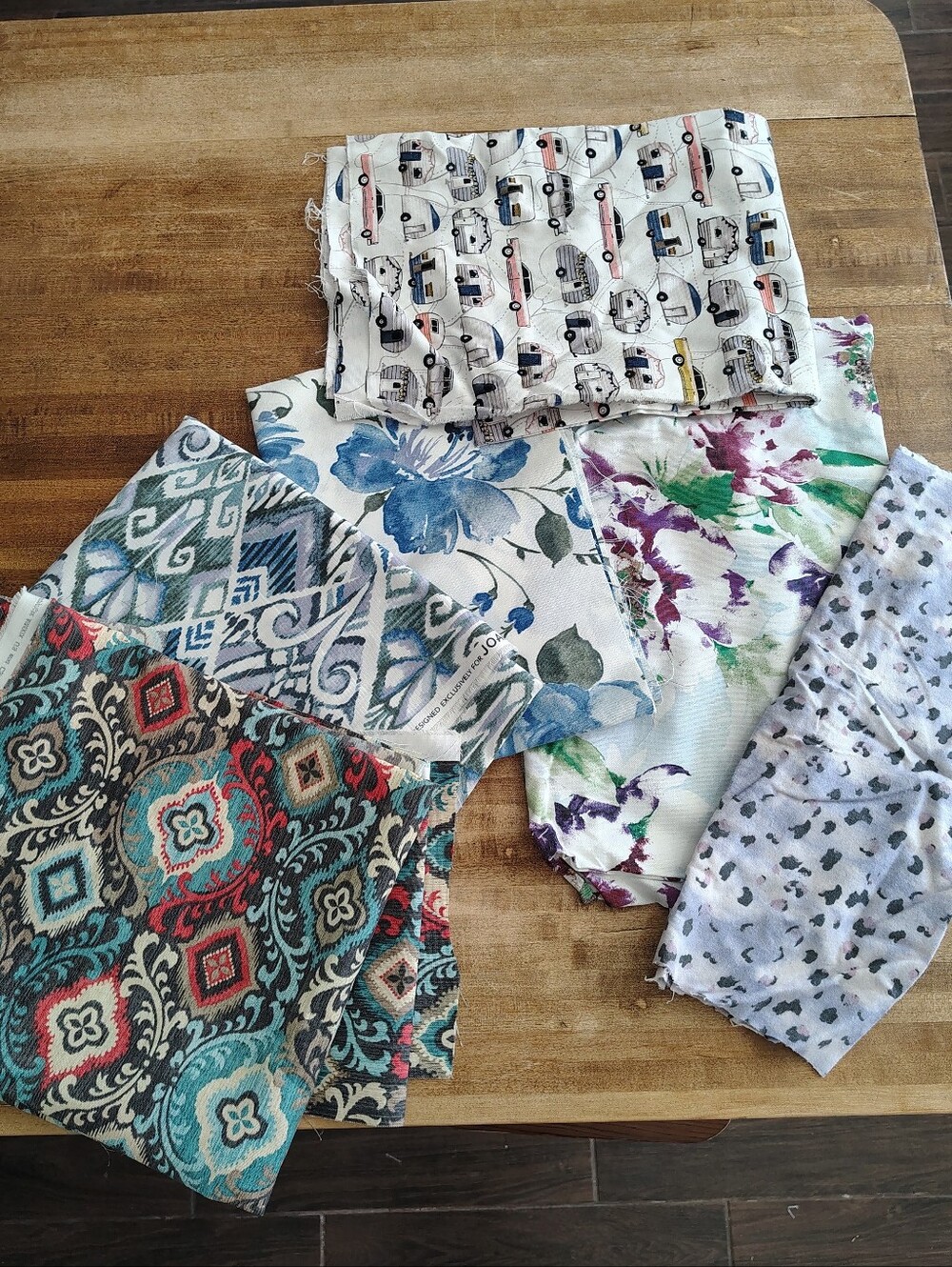 Assorted Floral & Patterned Fabric Scrapes Remnants Lot Quilt Sewing Vintage